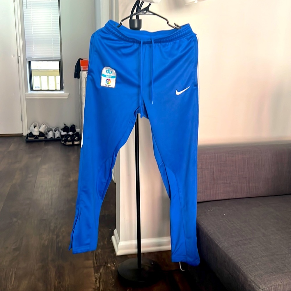 Man Nike track pants